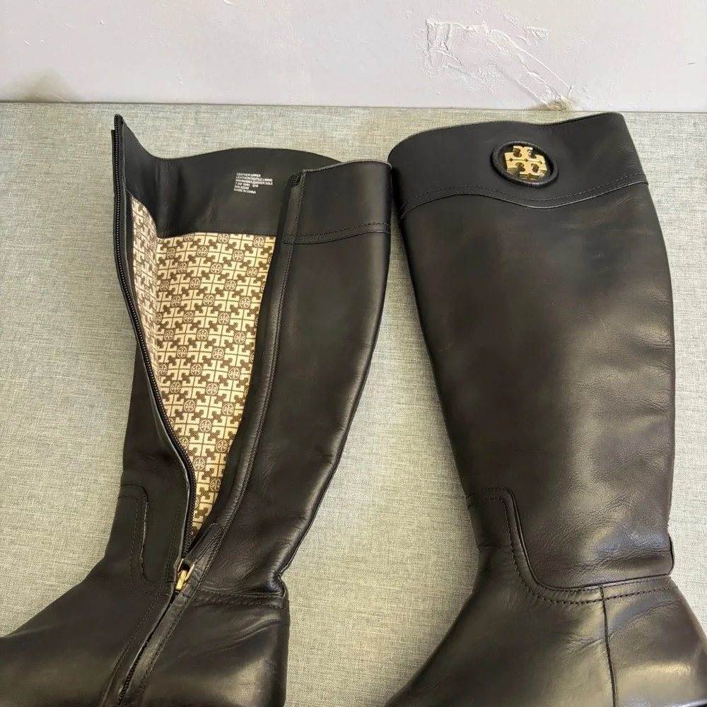 Tory Burch Riding Boots Womens 7.5 Kiernan Leather Tall Gold‎ Logo Medallion
